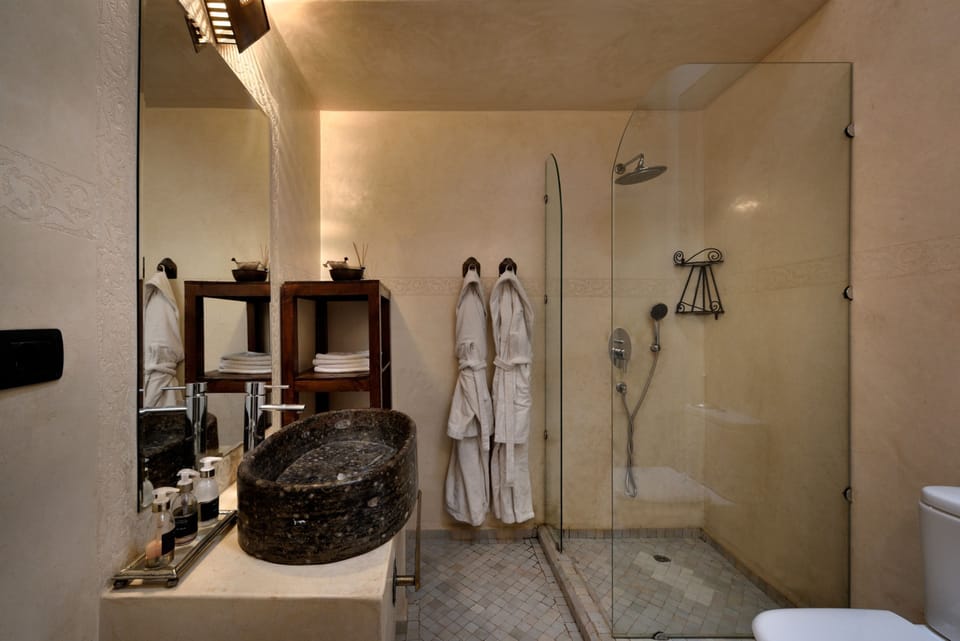 Double Room (Taroudant) | Bathroom | Shower, free toiletries, hair dryer, bathrobes