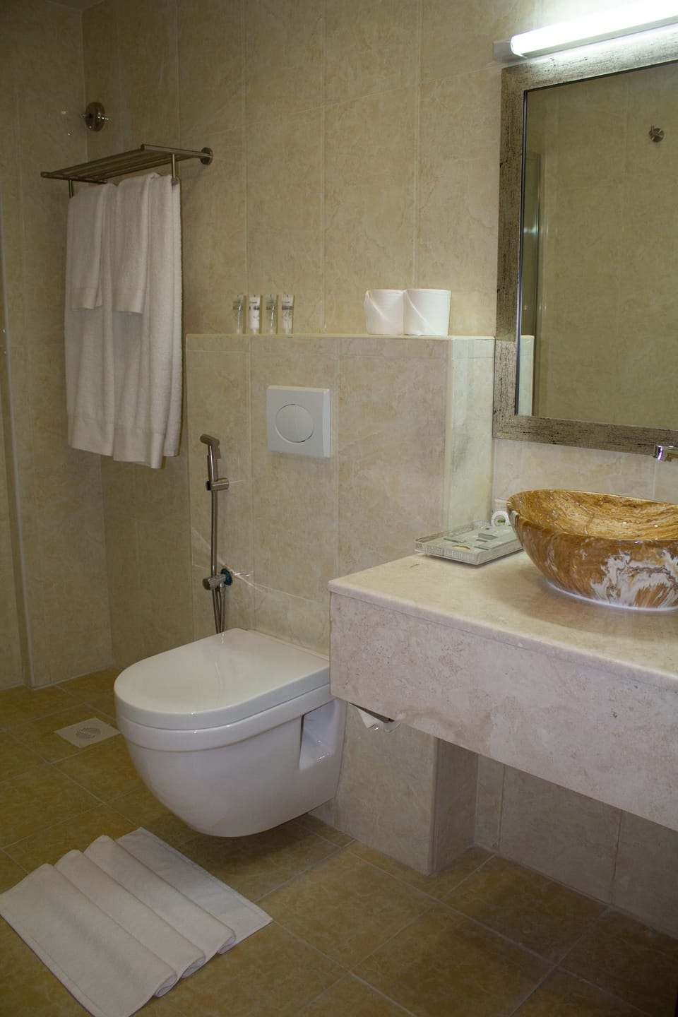 Standard Double or Twin Room, 1 Large Twin Bed | Bathroom | Free toiletries, hair dryer, bathrobes, slippers