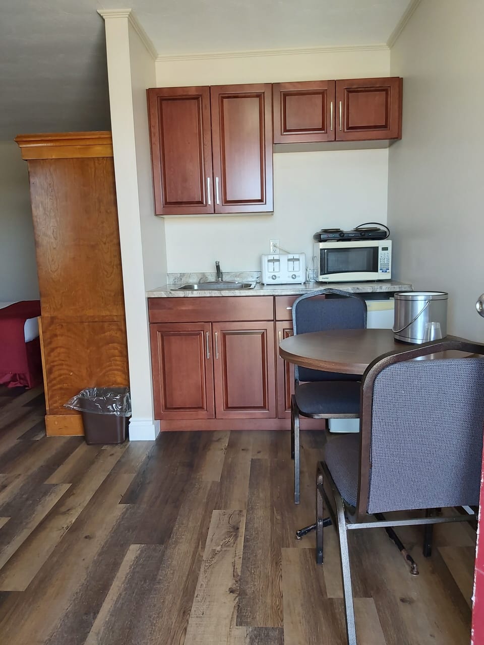 Standard Room, 2 Double Beds, Kitchenette | Private kitchenette | Mini-fridge, microwave, paper towels