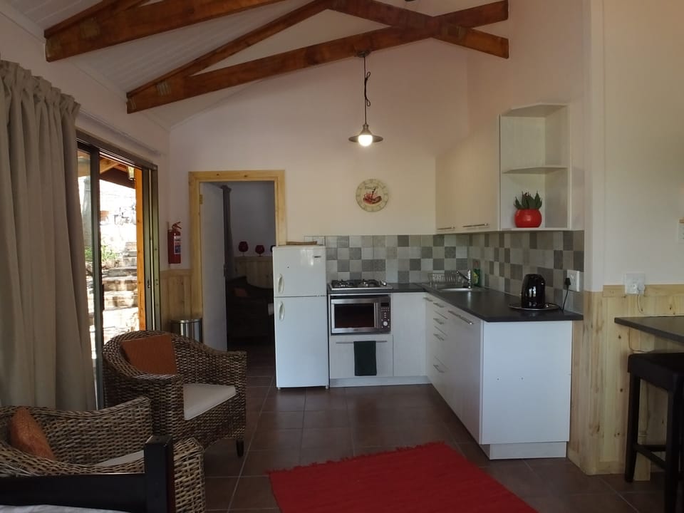 Family Cabin, 1 Bedroom, Pool Access, Garden Area | Living area | 42-inch TV with satellite channels