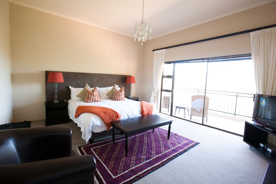 Double Room | Hypo-allergenic bedding, in-room safe, desk, iron/ironing board