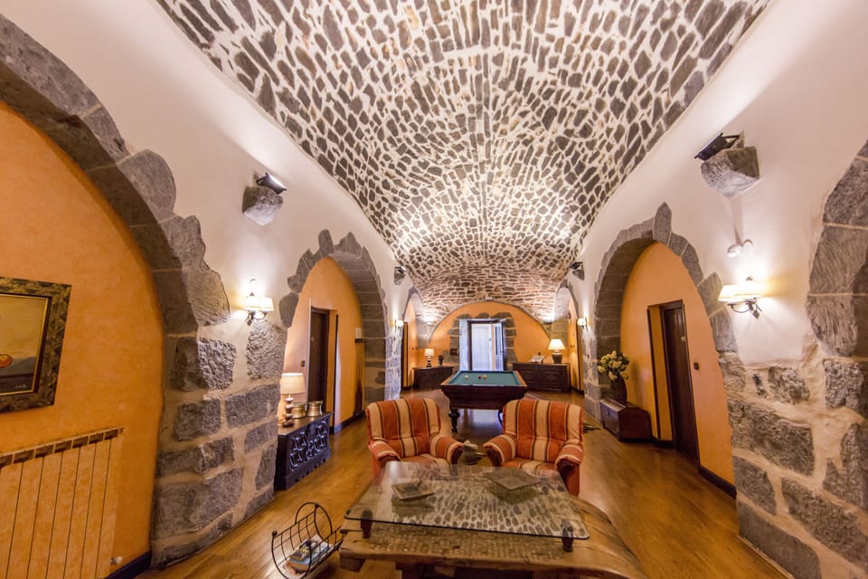 Lobby lounge