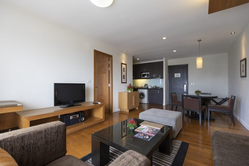 Room, 1 Bedroom | In-room safe, individually decorated, desk, blackout drapes