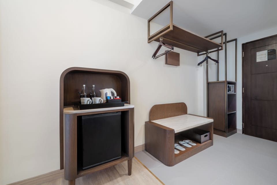 Deluxe Room | In-room safe, individually decorated, blackout drapes, soundproofing