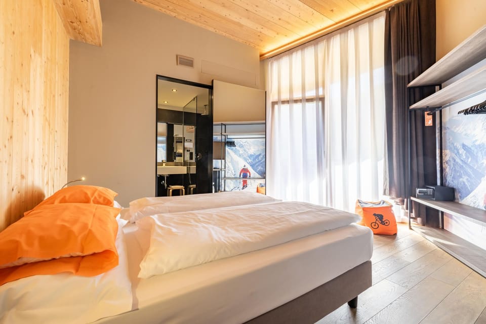 Standard Double or Twin Room | Down comforters, minibar, in-room safe, soundproofing