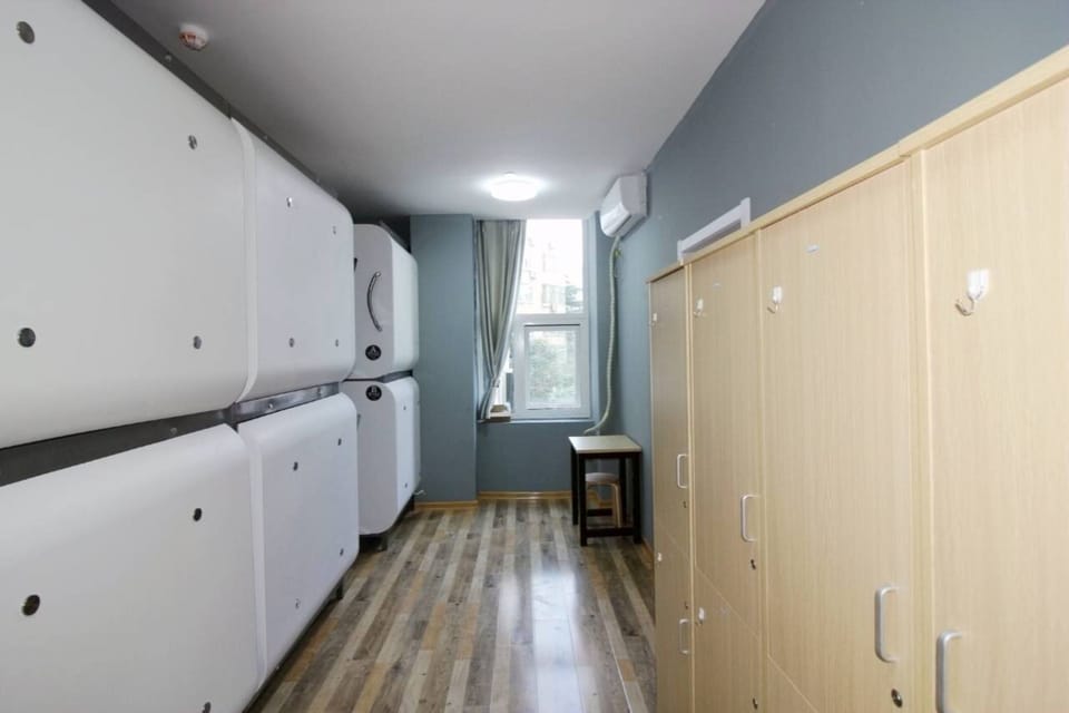 Bed in 8-bed Mixed Dormitory Room | Desk, blackout drapes