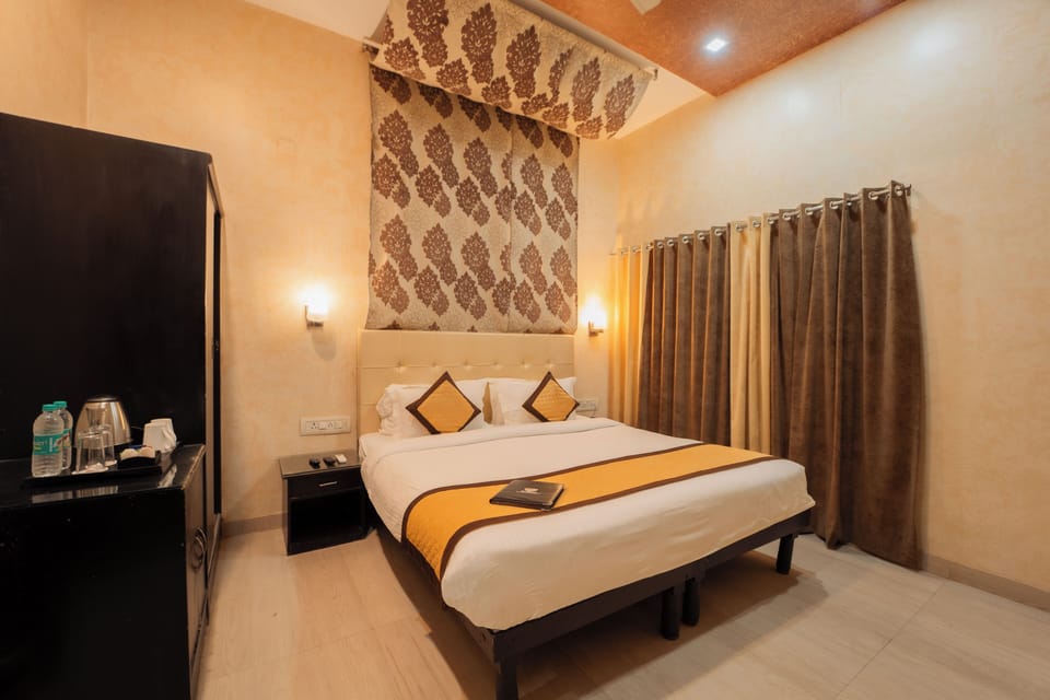 Presidential Room | Desk, soundproofing, free WiFi, bed sheets