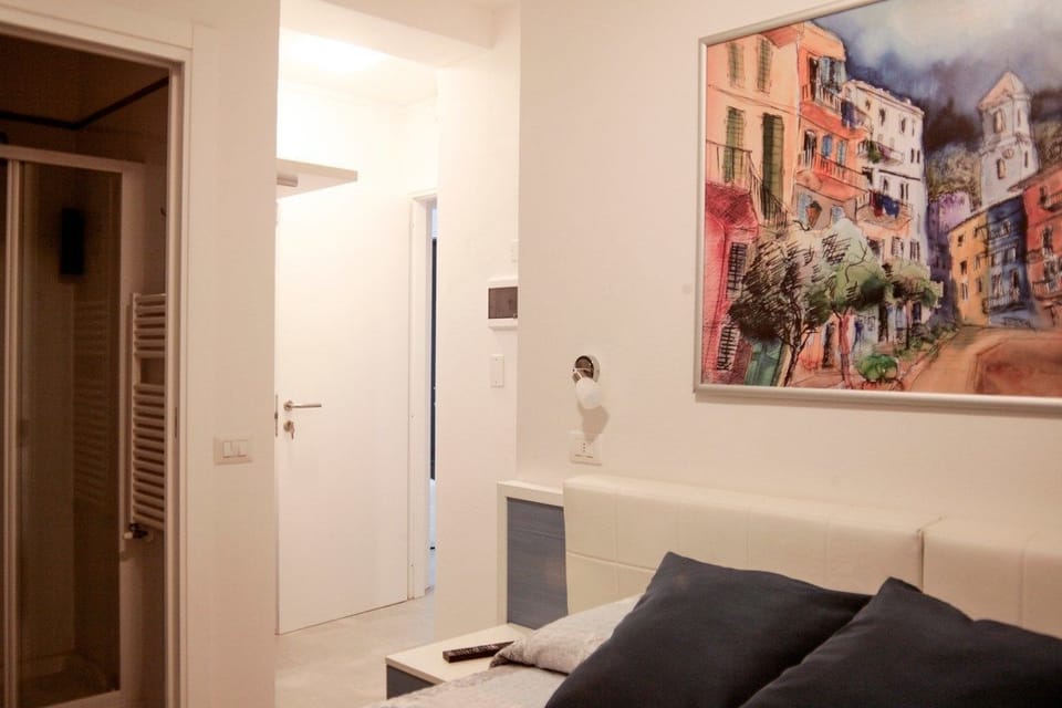 Double Room, 1 Queen Bed | Minibar, free WiFi, bed sheets