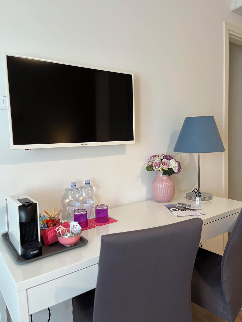 Standard Double Room, Ensuite, Garden View (Rosa) | Premium bedding, down comforters, minibar, iron/ironing board