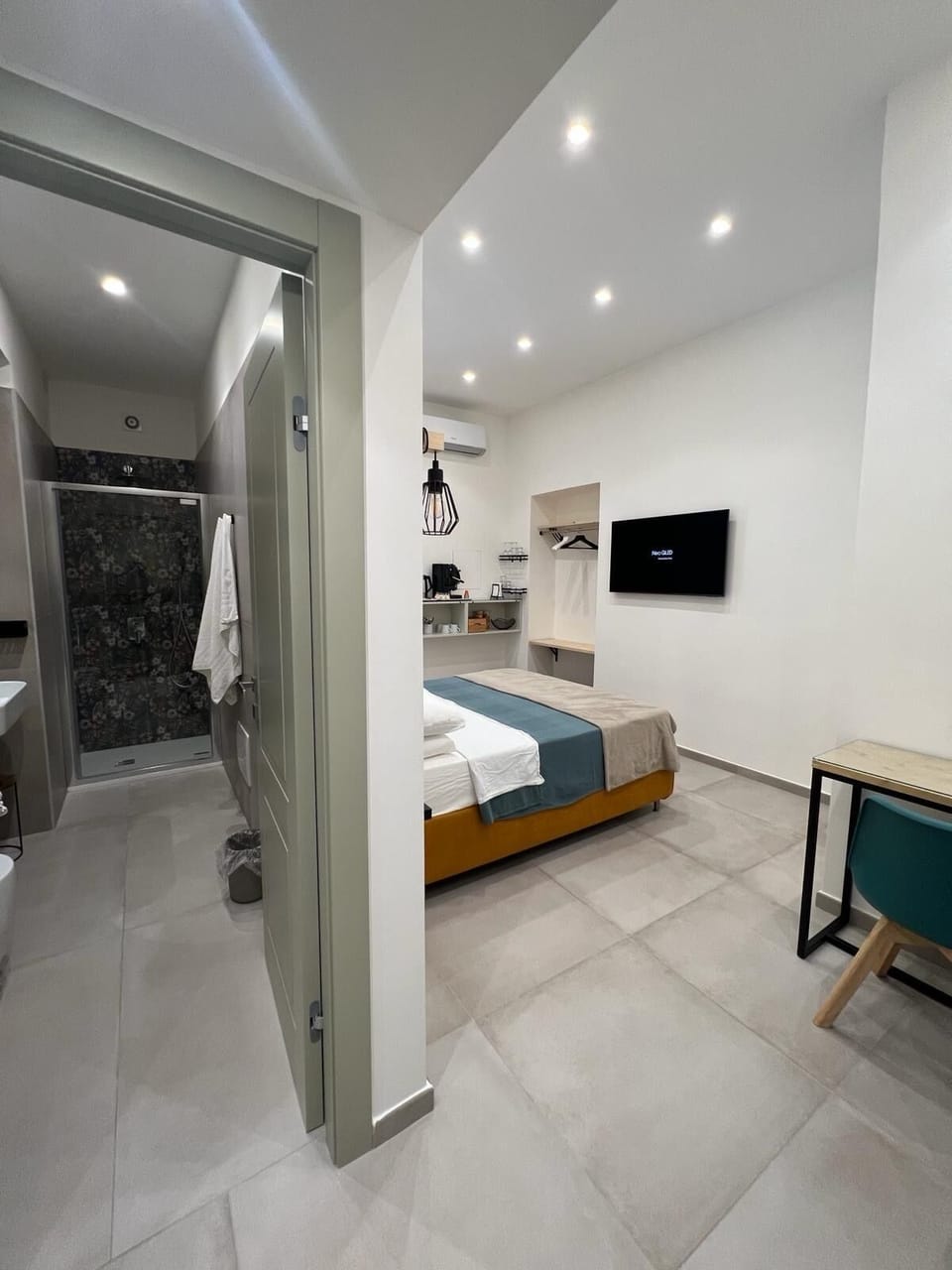 Superior Room, Non Smoking, Ensuite | Premium bedding, down comforters, pillowtop beds, free minibar