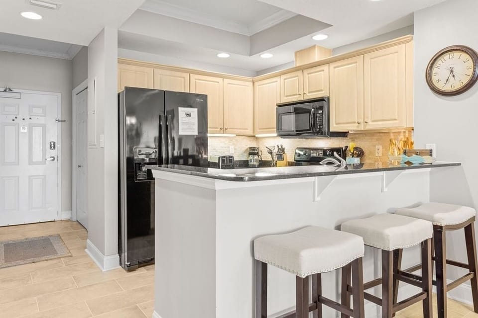 Condo, 2 Bedrooms | Private kitchen | Fridge, microwave, oven, dishwasher