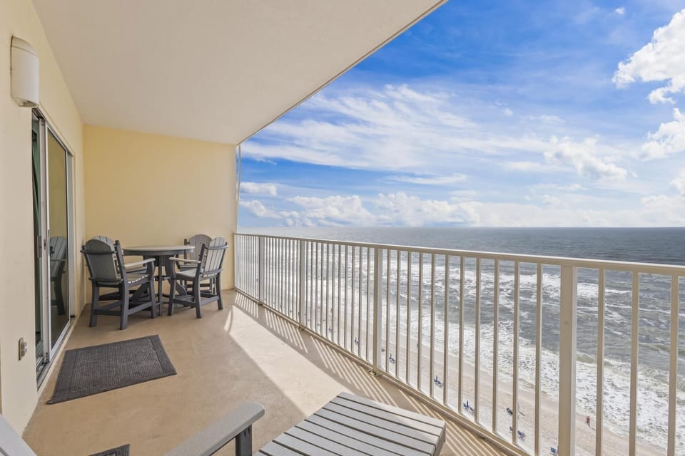 Condo, 2 Bedrooms | Property grounds