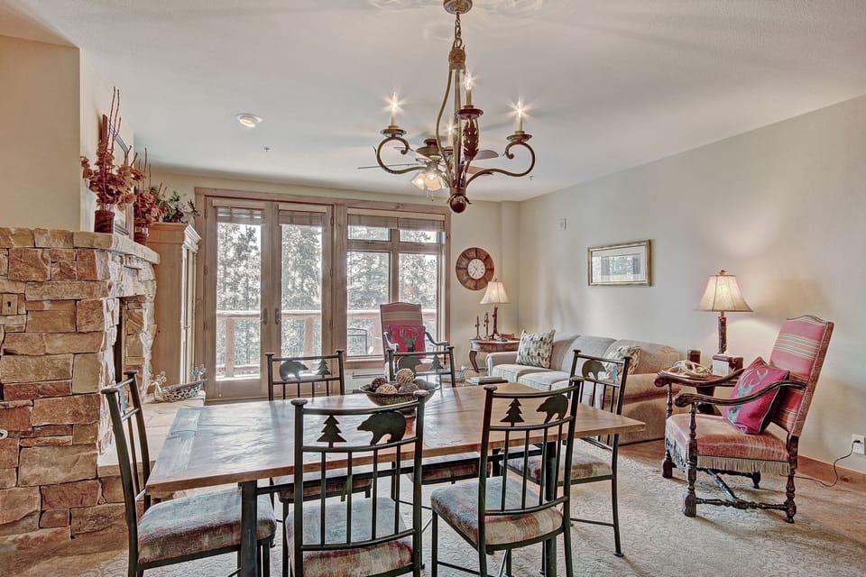 Condo, 2 Bedrooms | Dining