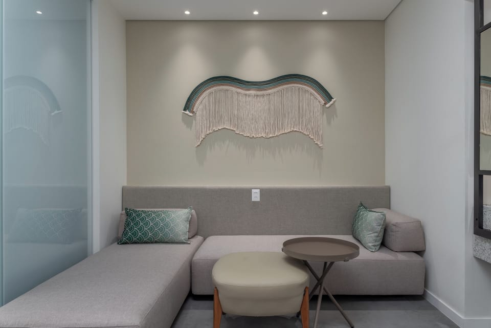 Garden Suite | Minibar, in-room safe, individually decorated, desk