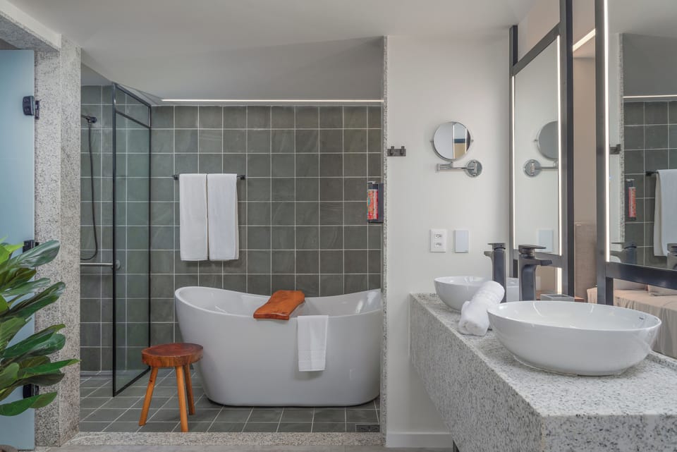 Garden Exclusive | Minibar, in-room safe, individually decorated, desk