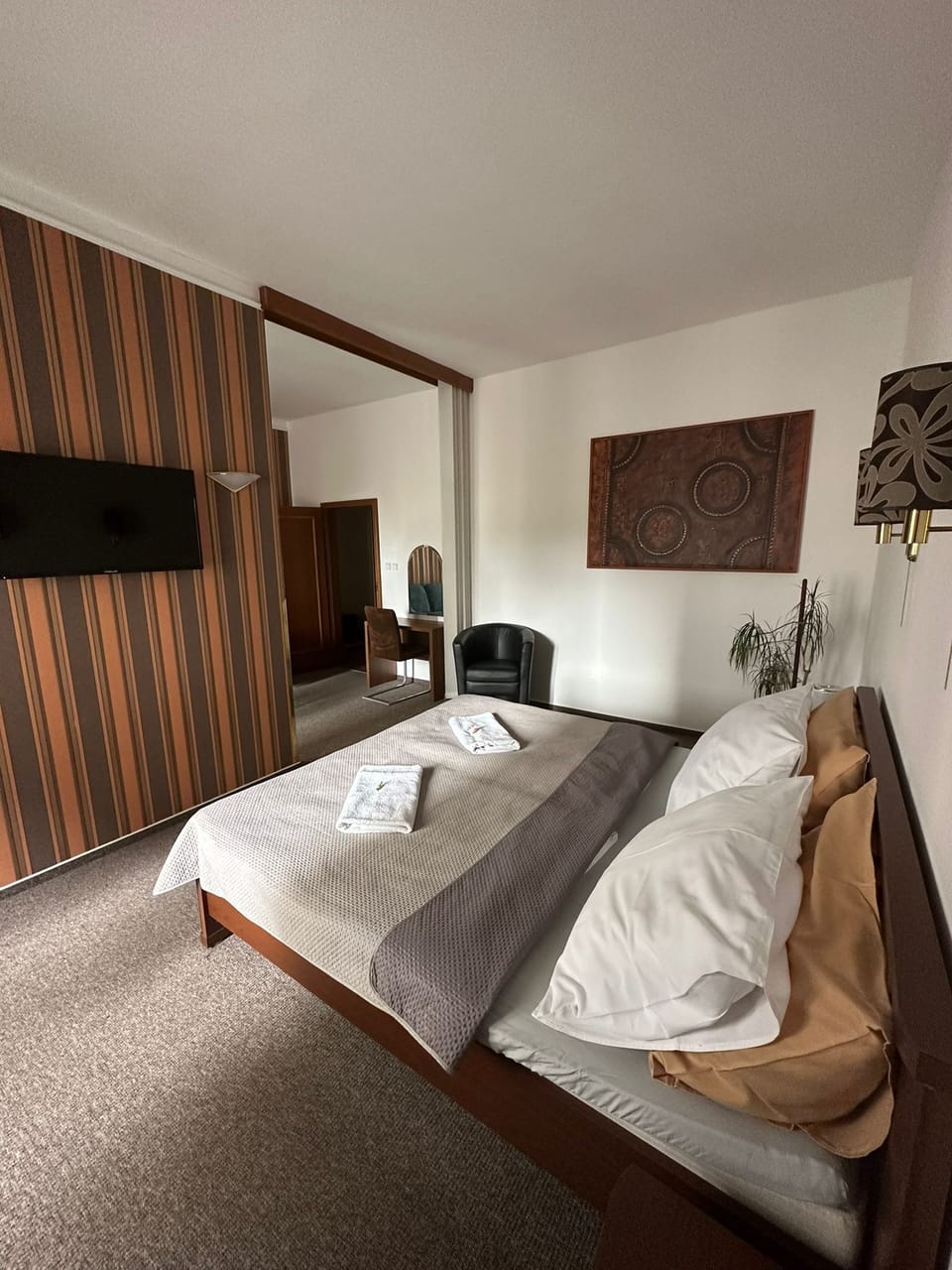 Apartment, 1 King Bed | Minibar, in-room safe, desk, laptop workspace