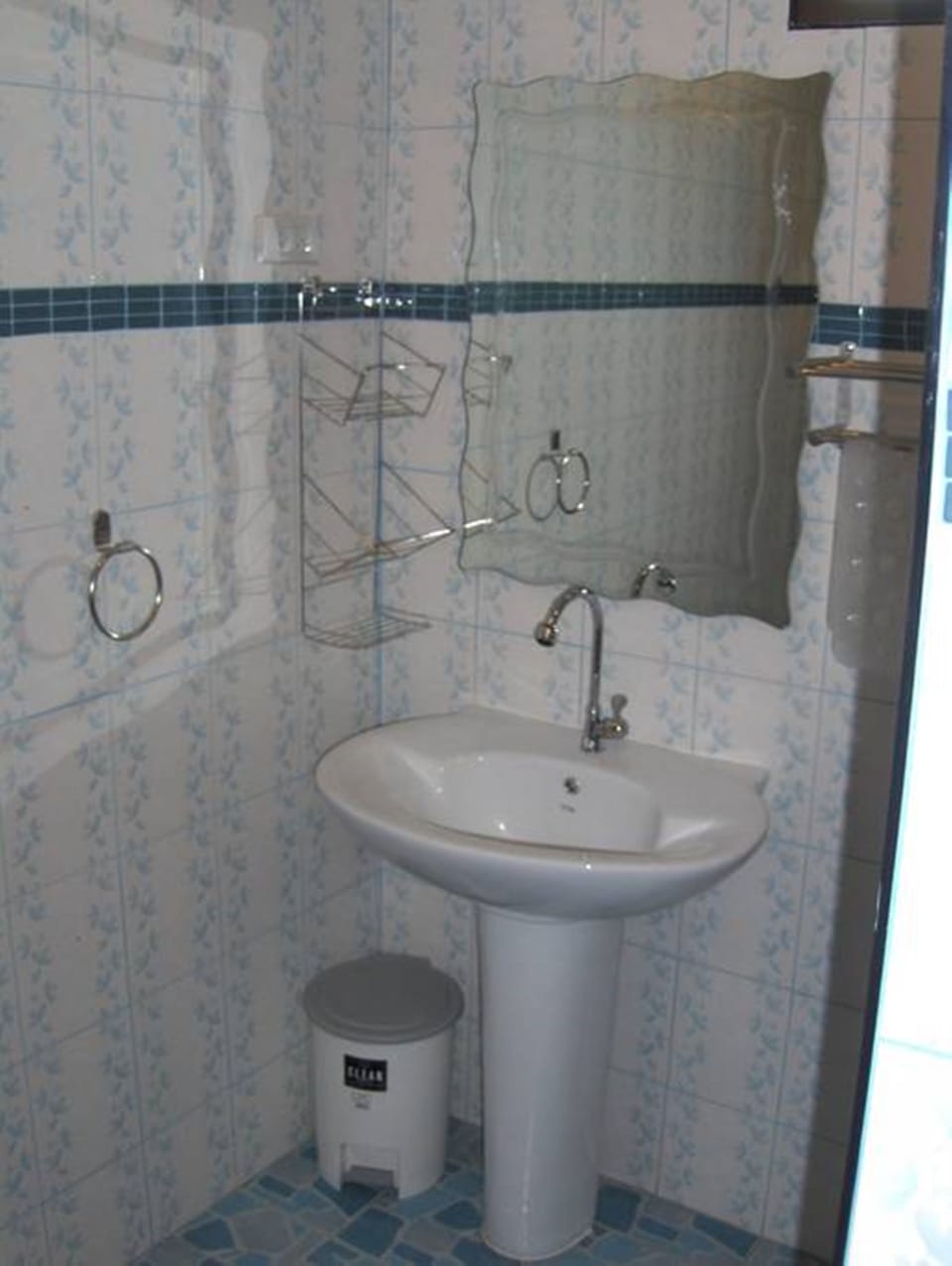 Bathroom sink