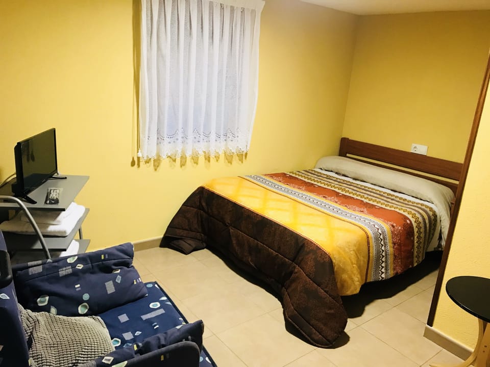 Double Room, 1 Double Bed, Private Bathroom | Free WiFi, bed sheets