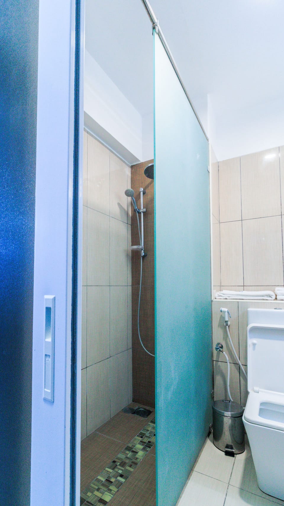 Superior Double Room | Bathroom | Shower, free toiletries, towels