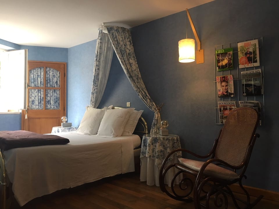 Comfort Quadruple Room | Individually decorated, individually furnished, desk
