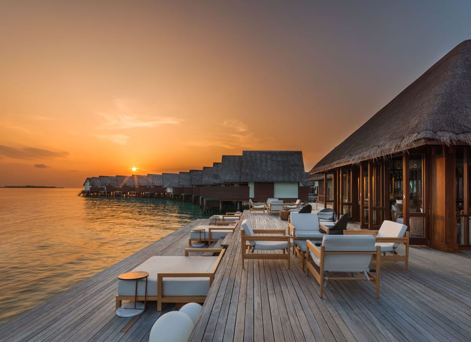 6 restaurants, breakfast, lunch, dinner served; international cuisine