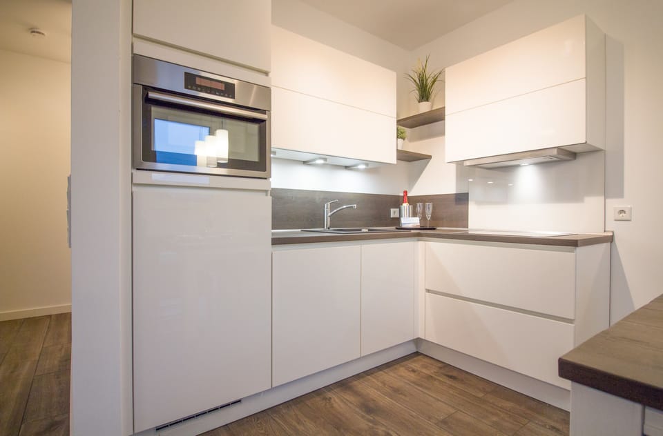 Apartment (W25, incl. end cleaning fee €91) | Private kitchen | Full-size fridge, microwave, oven, stovetop