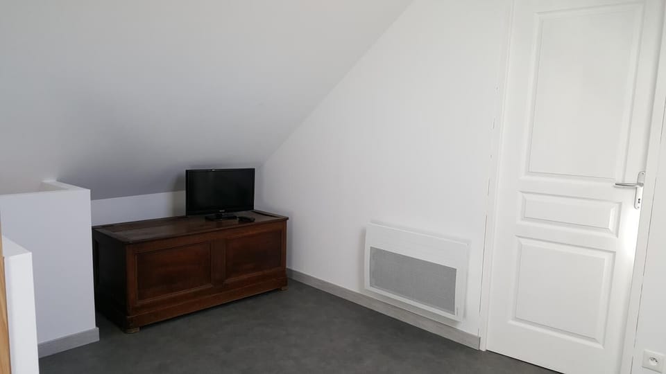 2 bedrooms, iron/ironing board