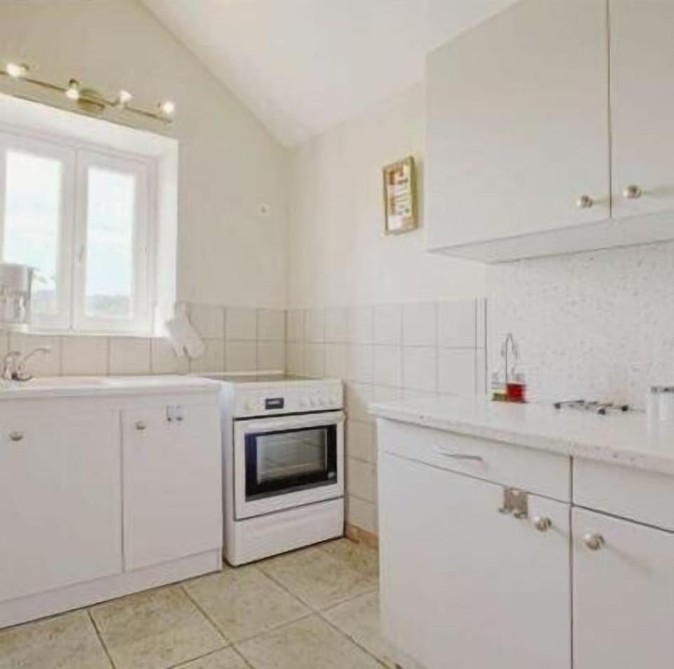 Shared fridge, microwave, coffee/tea maker, electric kettle