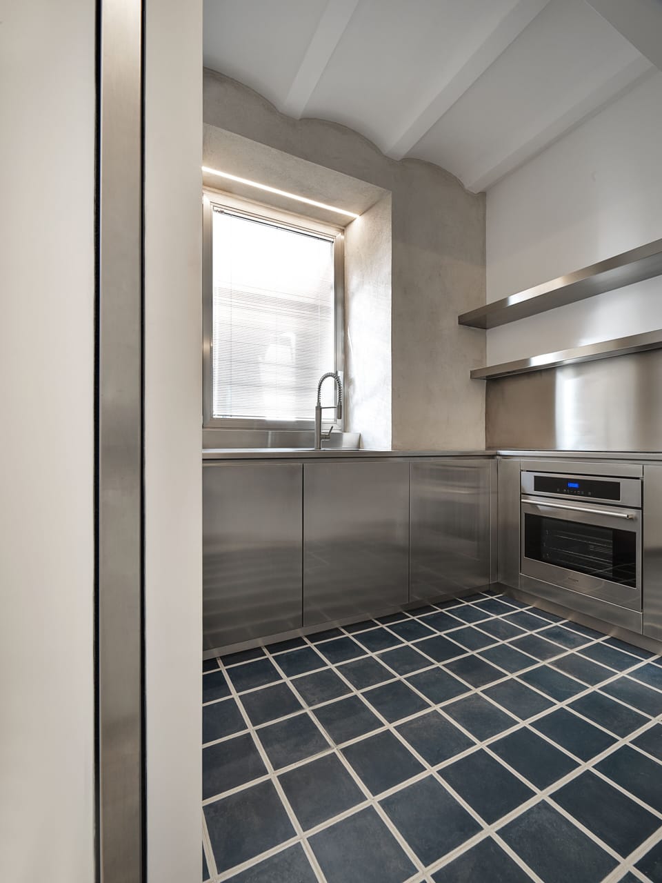 Studio | Private kitchen | Fridge, stovetop, dishwasher, coffee/tea maker