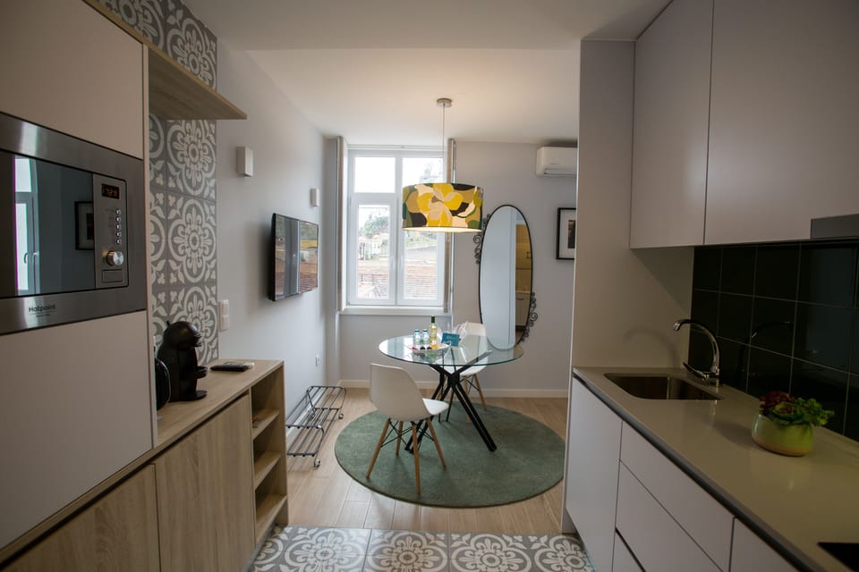 Studio, City View | Desk, soundproofing, iron/ironing board, cribs/infant beds