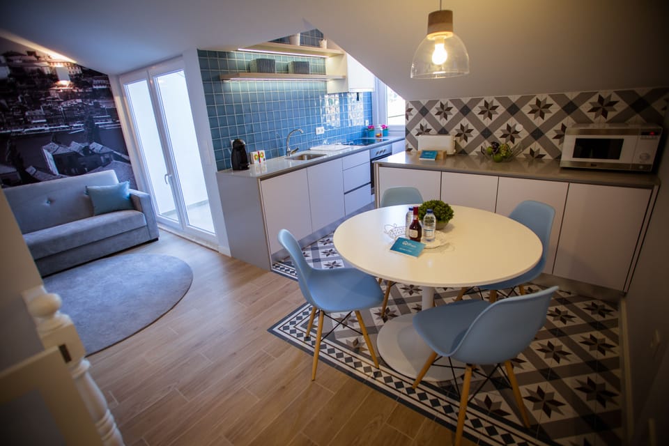 Loft, 2 Bedrooms, Balcony, River View | In-room dining
