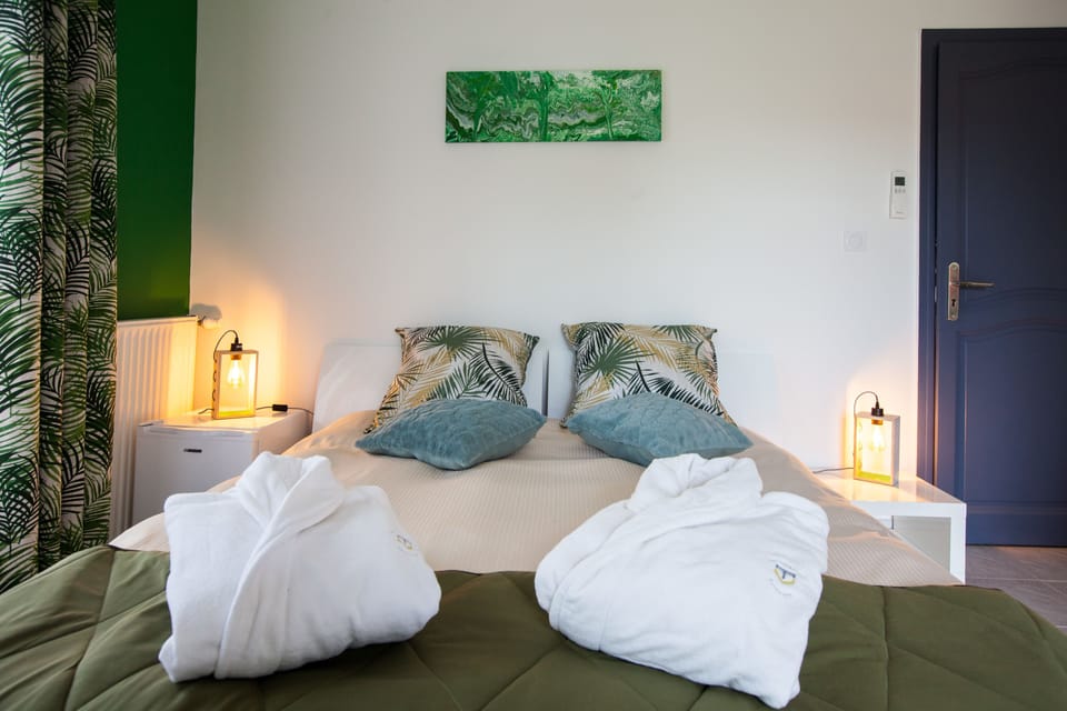 Design Double Room, 1 Queen Bed | Premium bedding, individually decorated, desk, blackout drapes