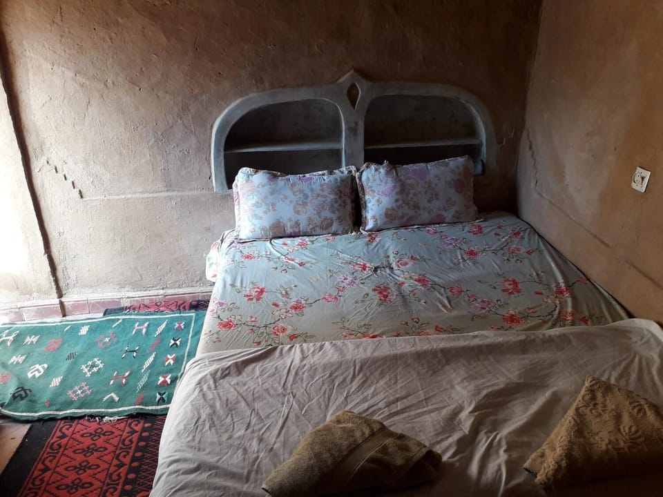 In-room safe, WiFi (free), bed sheets