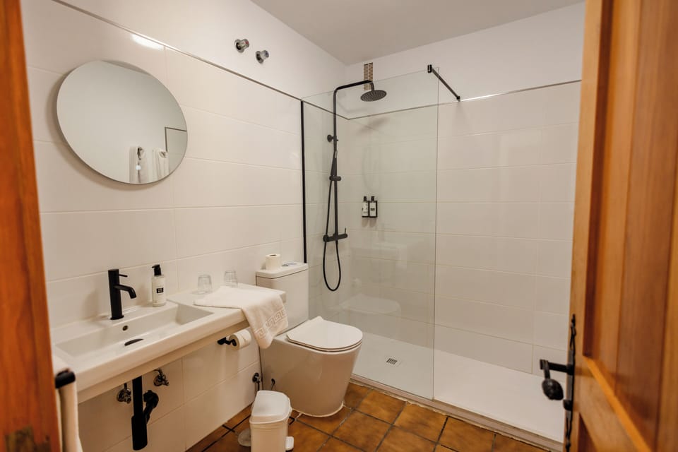 Standard Double or Twin Room | Bathroom | Shower, free toiletries, towels, shampoo