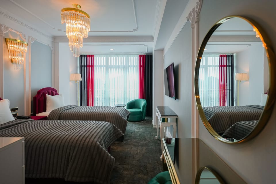 Twin Room | Minibar, in-room safe, desk, blackout drapes