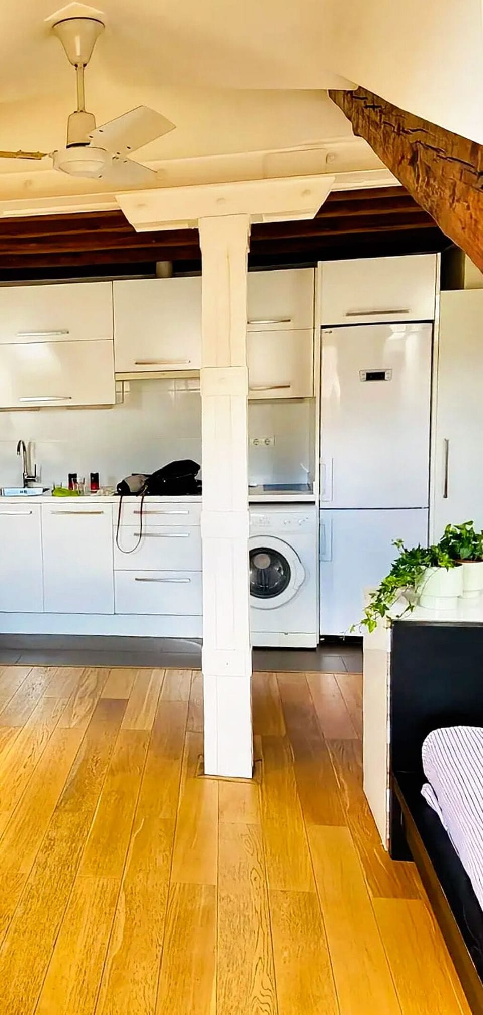 Apartment | Desk, blackout drapes, iron/ironing board, free WiFi