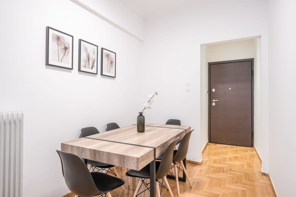 Apartment | Living area | Flat-screen TV