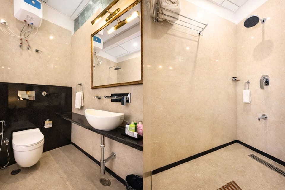 Superior Studio Suite, 1 Bedroom, Private Bathroom | Bathroom | Shower, free toiletries, hair dryer, bathrobes