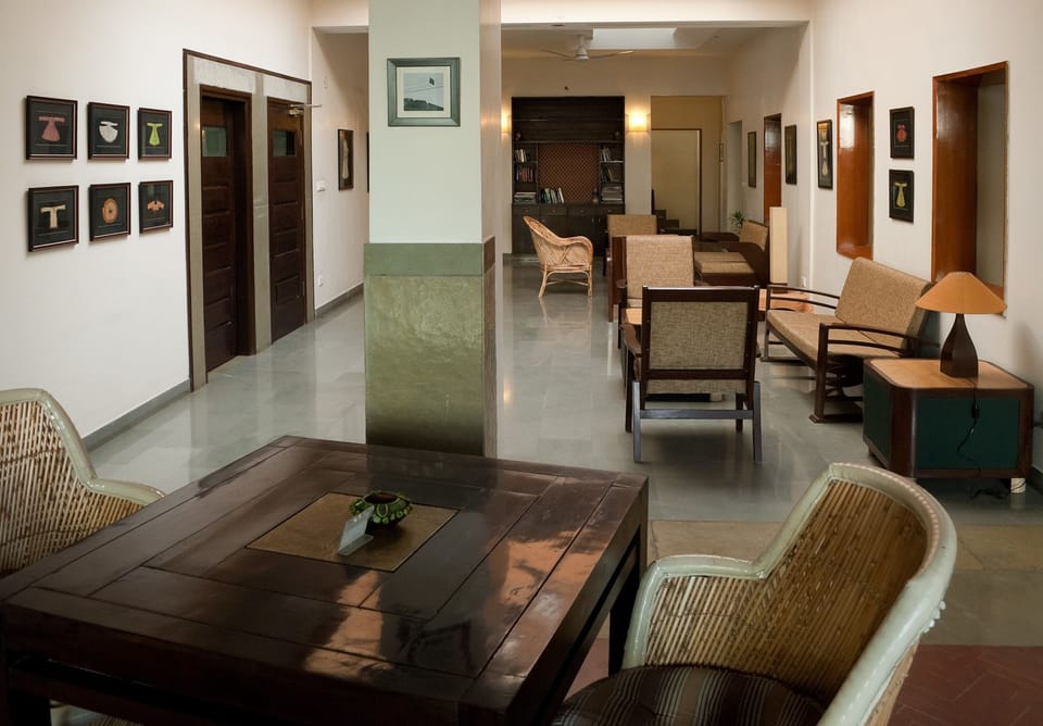 Lobby lounge