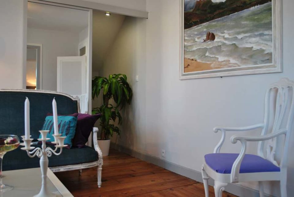 Deluxe Suite, Non Smoking | Living area