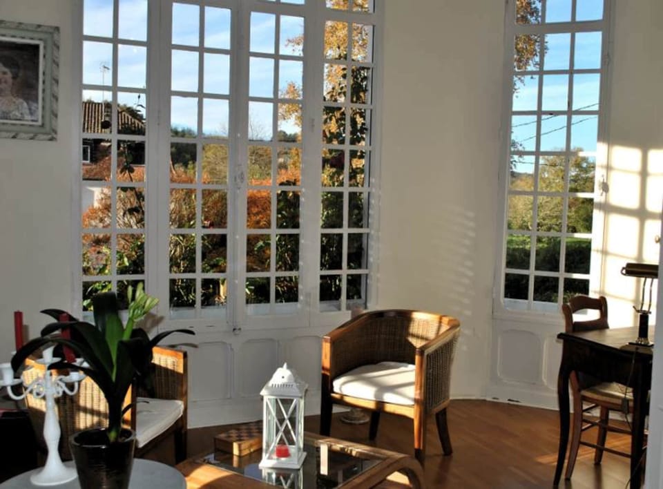 Comfort Double Room, Non Smoking (Chambre Baldaquin) | Living area