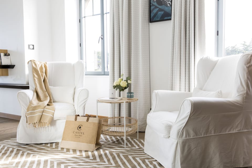 Deluxe Room, Sea View | Premium bedding, in-room safe, individually decorated, desk