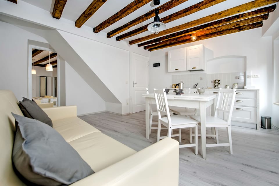 Basic Apartment | In-room dining