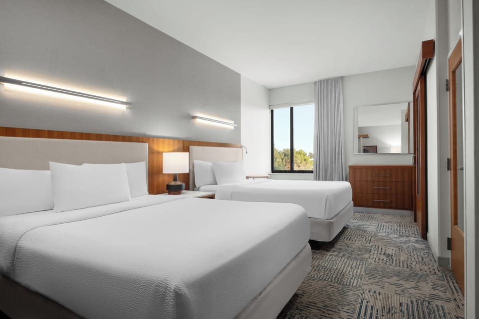 Premium bedding, desk, iron/ironing board, free WiFi