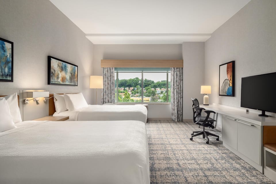 In-room safe, laptop workspace, blackout drapes, iron/ironing board
