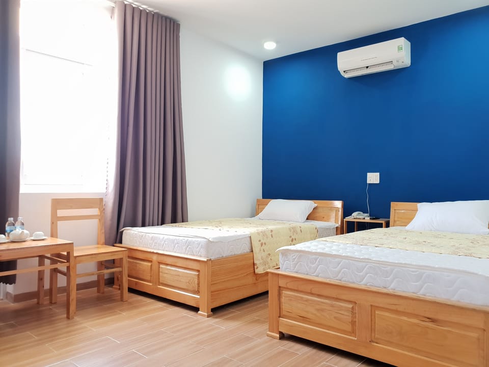 Twin Room | Minibar, desk, soundproofing, WiFi (free)