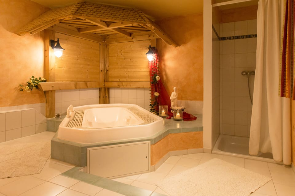 Indoor spa tub