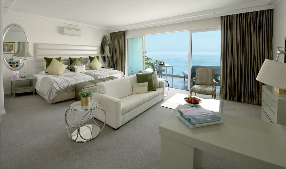 Superior Suite | Premium bedding, minibar, in-room safe, desk
