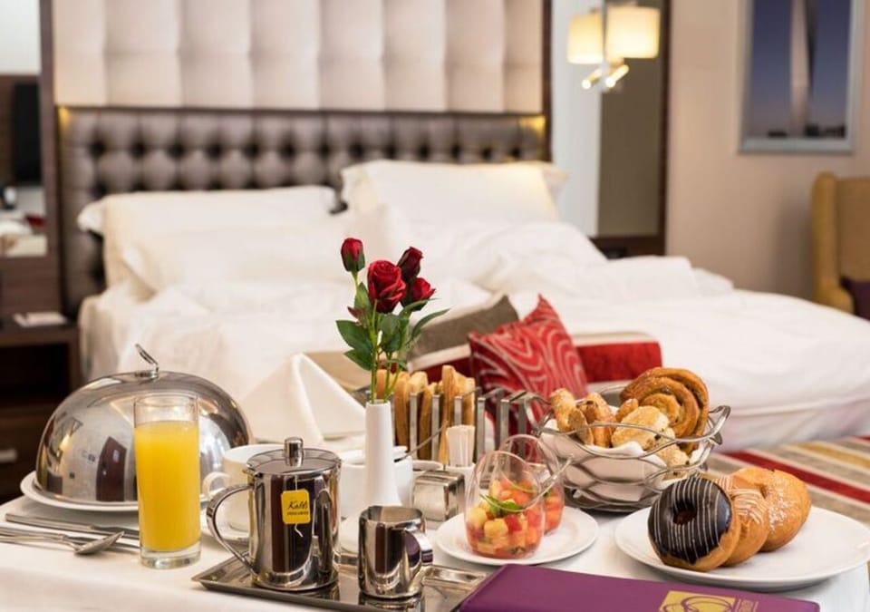 Presidential Suite | Room service - dining