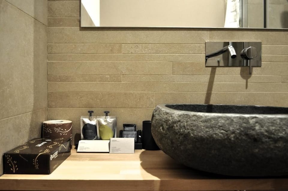 Standard Double Room | Bathroom sink